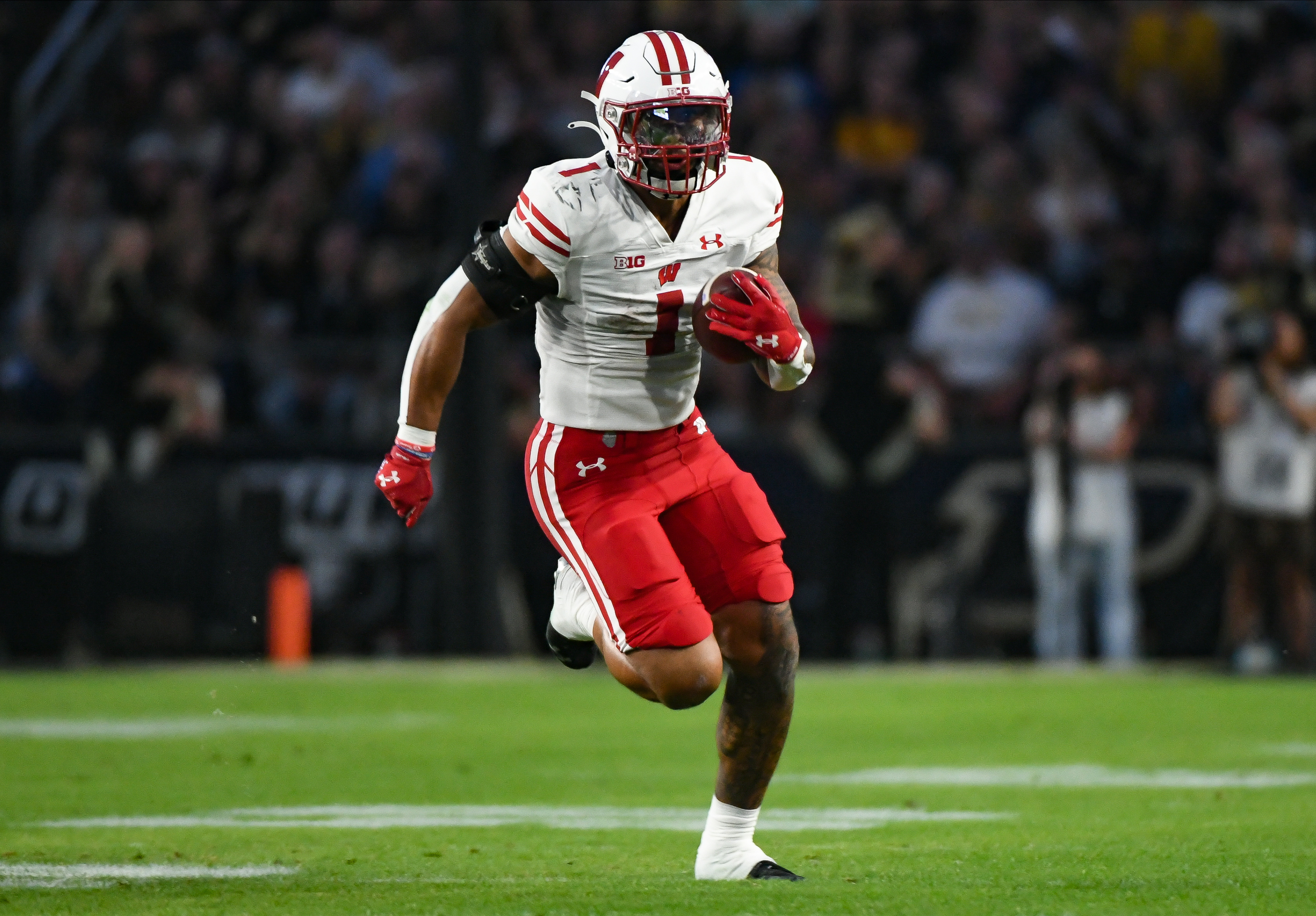 Wisconsin Football Starting Roster 2024: Key Players and Positions Breakdown