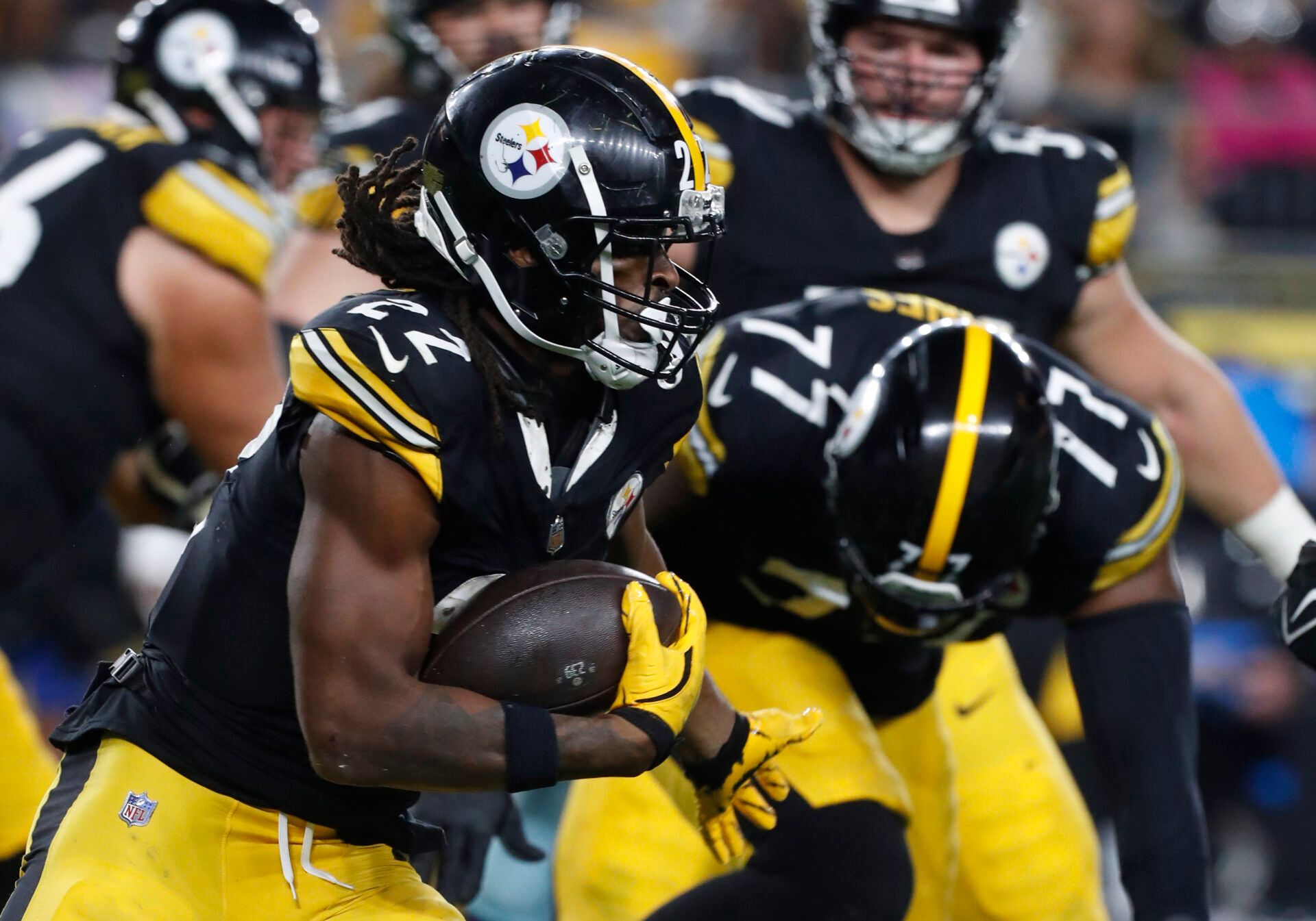 Start or Sit Najee Harris? Expert Projections for Fantasy Football Week 10