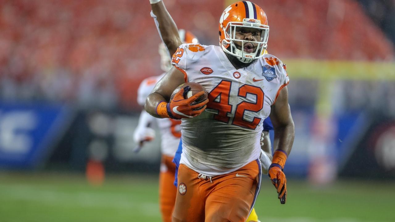 Christian Wilkins Clemson Star: Why Hes a Football Hero!