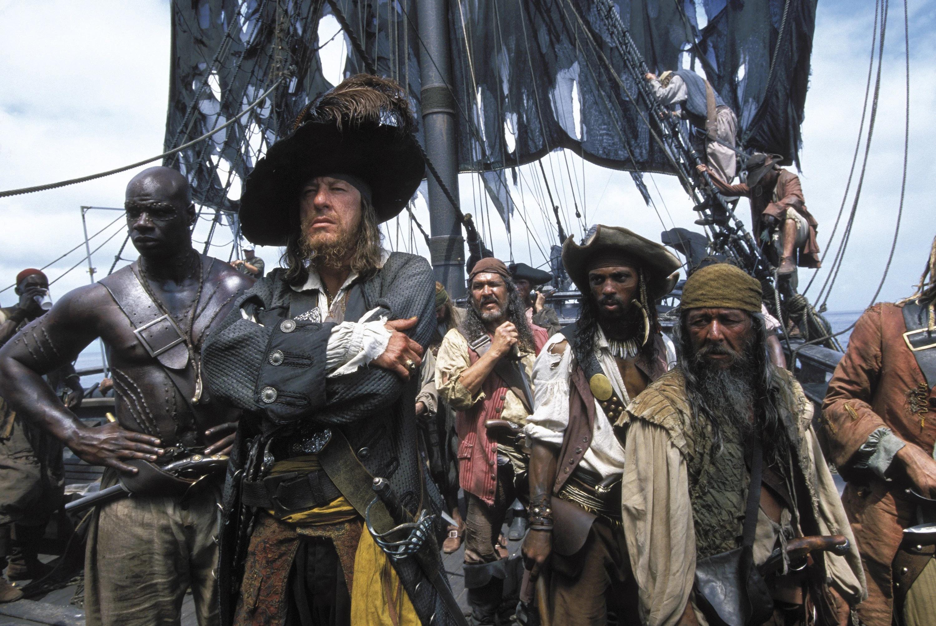 Do pirates wear capes in real life(find out historical clothing of pirates)