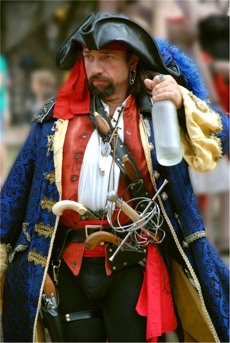 Do pirates wear capes in real life(find out historical clothing of pirates)