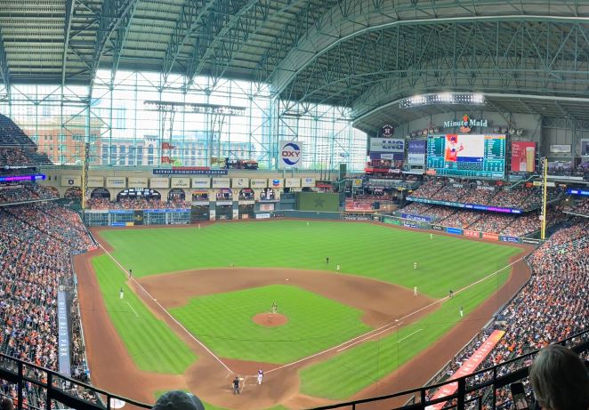 Minute Maid Park: How Many People Can Fit Inside for a Game?