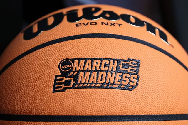 College basketball quarters: How many are there? Learn the quick answer