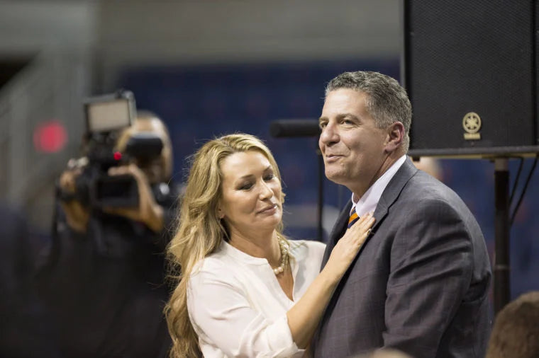 Bruce Pearl Wife Age: Get the Scoop on His Partners Age!