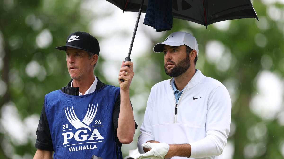 How much do PGA caddies make? A simple guide to caddie cash and tips.