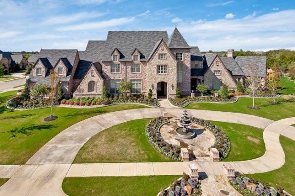 Howie Long House: Want to see where the NFL legend lives?