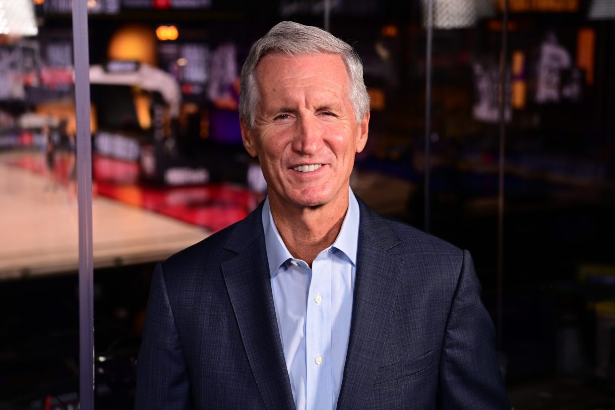 Mike Breen Salary Breakdown: See How Much He Earns Per Game!