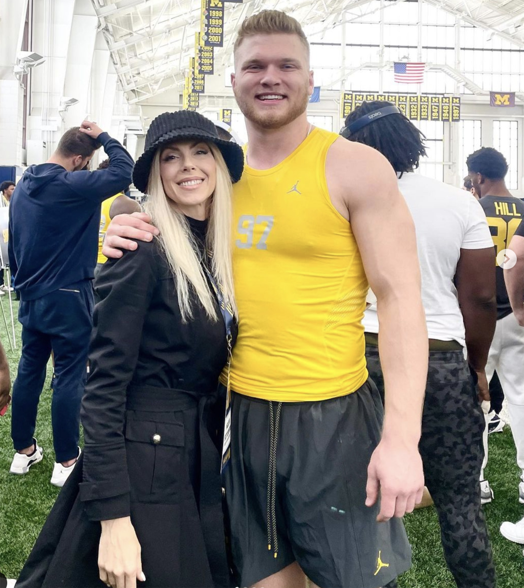 Aidan Hutchinsons Mom: Discover Her Impact on His NFL Career!